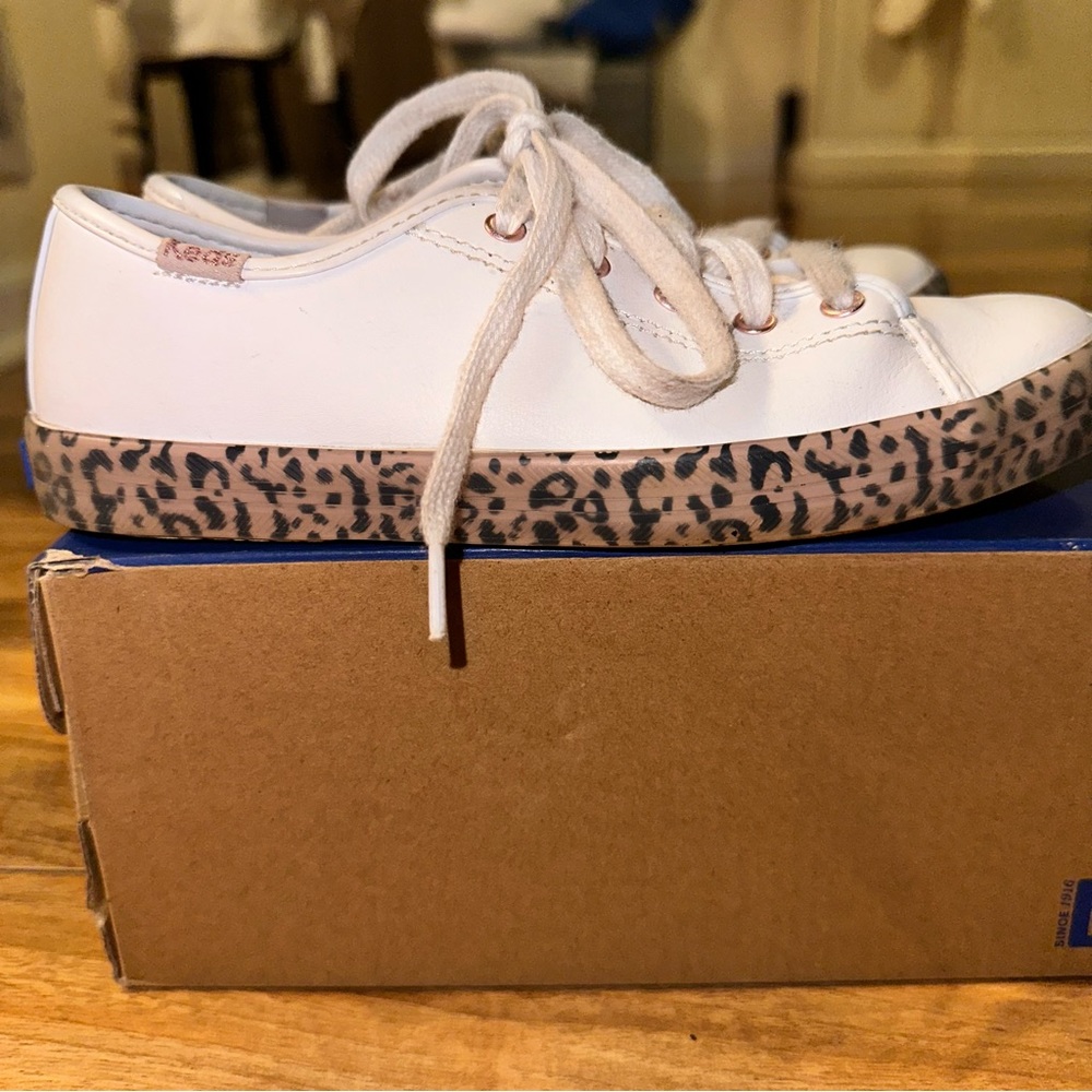 Girls KEDS White Leather Shoes Leopard Sole US 1.5 M